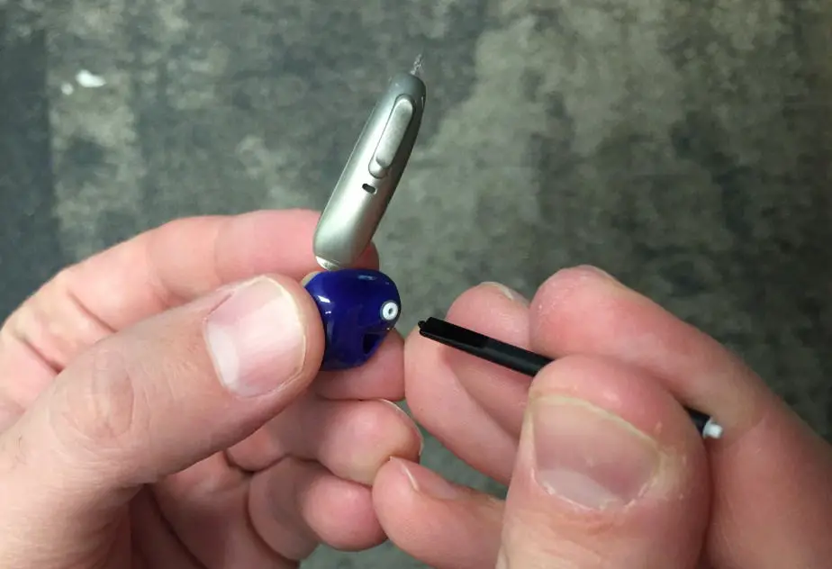 How To Clean Hearing Aids Youtube / How To Clean Your Hearing Aids